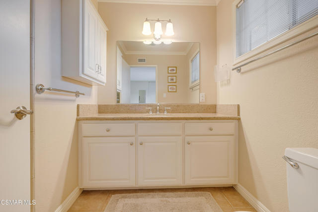 3384 Radcliffe Road, Thousand Oaks CA: https://media.crmls.org/mediaz/afb06f2a-a336-4204-a442-c23ff3443af7.jpg