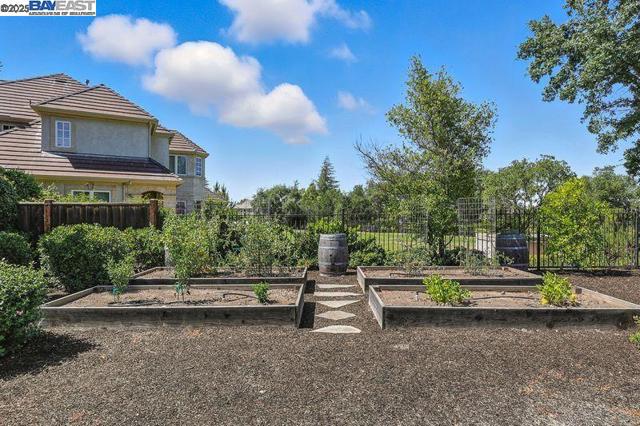 3029 Alburni Ct, Pleasanton CA: https://media.crmls.org/mediaz/afb073aa-ac92-4935-be42-f22044b63e87.jpg