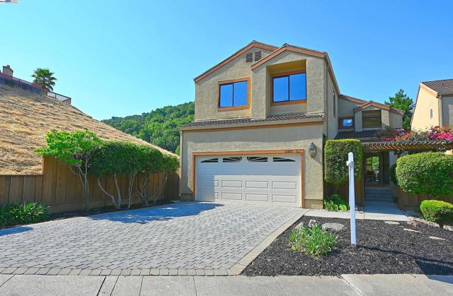 28111 Ziele Creek Dr, Hayward CA: https://media.crmls.org/mediaz/afb09c18-1518-4bce-abad-4c83025f3758.jpg