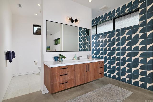 630 Ocean View Avenue, Encinitas CA: https://media.crmls.org/mediaz/afb0abc2-2b48-484a-add3-22e85dcefc38.jpg