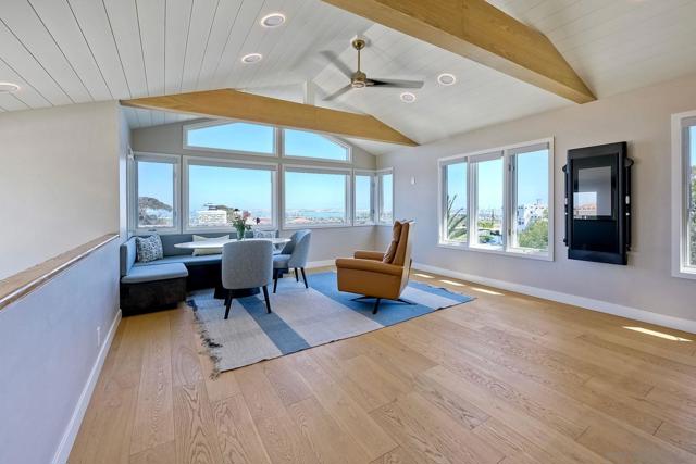 3115 Edith Ln, San Diego CA: https://media.crmls.org/mediaz/afb0eae5-e1c1-4adf-82a2-684513e80337.jpg