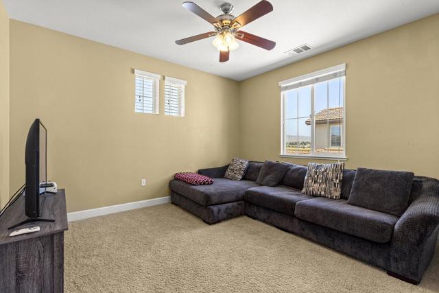 1420 Cielo Vista Lane, Gilroy CA: https://media.crmls.org/mediaz/afb18ee0-479c-4d02-b8e6-f9ce186bafaf.jpg