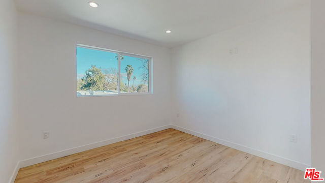 14423 Califa Street, 1/2 photo 12