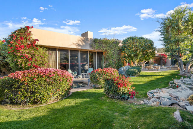 203 Kiva Drive, Palm Desert CA: https://media.crmls.org/mediaz/afb208db-addc-4f6d-a1ce-8a8f0c98d51e.jpg