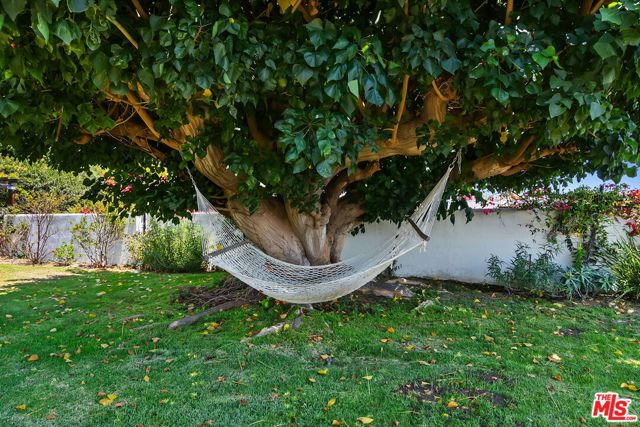 1166 LAS PULGAS Place, Pacific Palisades CA: https://media.crmls.org/mediaz/afb230b4-12a6-4097-8ede-51c9ca2d5e7e.jpg
