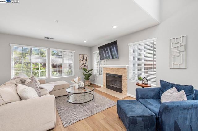 1749 Corte Sueno, Livermore CA: https://media.crmls.org/mediaz/afb27661-9f5f-4868-a20d-a94bba279ba3.jpg