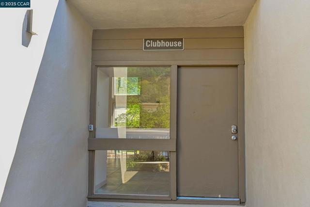 2059 Ascot Dr., Moraga CA: https://media.crmls.org/mediaz/afb2837c-d186-4f99-aadb-21152cc9e3bb.jpg