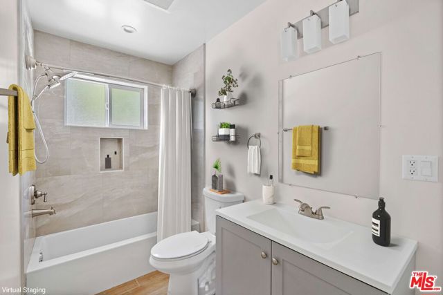 Image 10 of 11 For 9027 Lindley Avenue