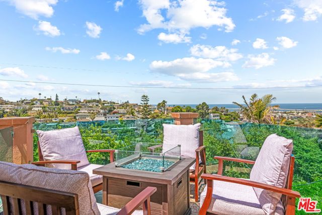 8221 Delgany Avenue, Playa del Rey CA: https://media.crmls.org/mediaz/afb488be-6461-4f39-850f-5e775c4e0d40.jpg