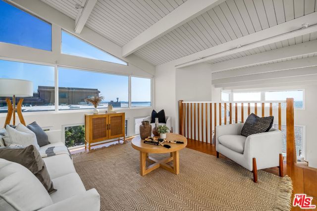 4 Lighthouse Street, Marina del Rey CA: https://media.crmls.org/mediaz/afb49204-e0b4-410d-bc69-a3b221f52022.jpg