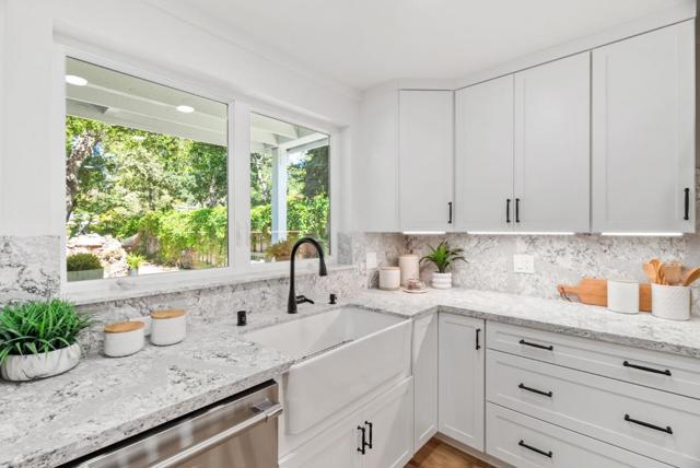 10500 Creston Drive, Los Altos CA: https://media.crmls.org/mediaz/afb50b99-67b5-43ae-84ad-a6a4adda1961.jpg