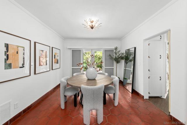 7520 Hillside Dr, La Jolla CA: https://media.crmls.org/mediaz/afb597f3-95ea-4d71-93cf-86f717878f79.jpg