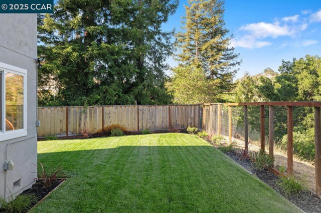 374 James Bowie Ct, Alamo CA: https://media.crmls.org/mediaz/afb5d2c3-d8ef-4af4-a4c1-2090f62503b9.jpg