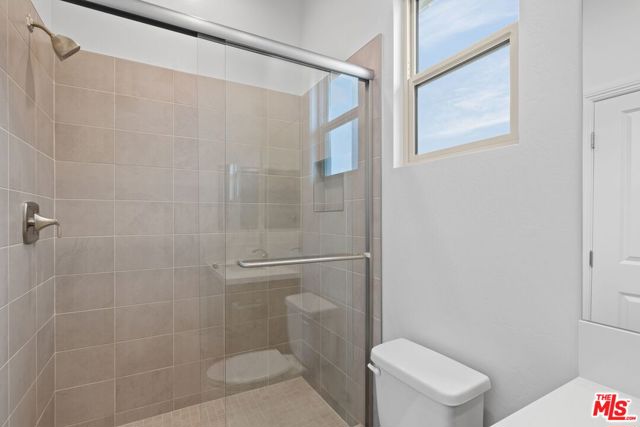 3719 Pathway Court, Bakersfield CA: https://media.crmls.org/mediaz/afb5d9d3-b28b-40fb-9e3f-c28221446091.jpg