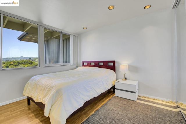 14 Janet Way, Tiburon CA: https://media.crmls.org/mediaz/afb5db19-d494-4075-8d8e-9b8ec3ef2180.jpg
