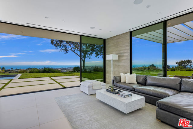 5601 Kanan Dume Road, Malibu CA: https://media.crmls.org/mediaz/afb5e342-2e55-44ad-b8ff-2d79ac28c28b.jpg