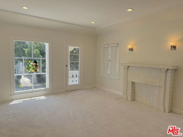 347 N Curson Avenue, Los Angeles CA: https://media.crmls.org/mediaz/afb5f68e-0219-44da-949c-ec2cae845ec9.jpg