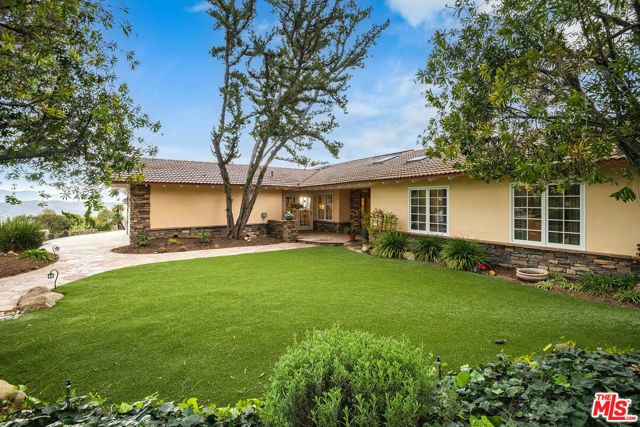 2553 Carpenter Street photo 3