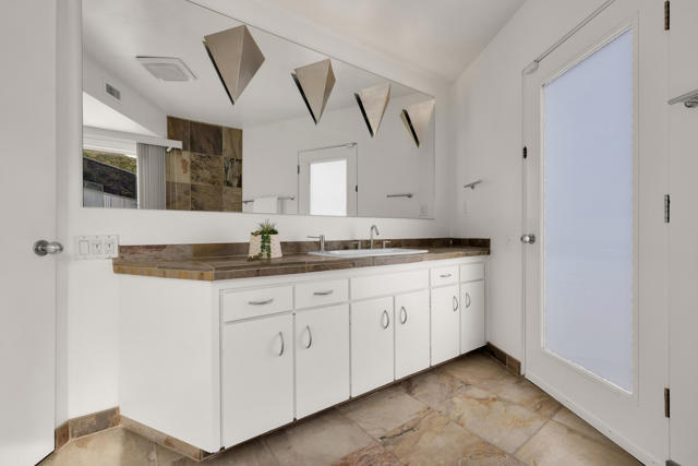 345 W Crestview Drive, Palm Springs, CA 92264