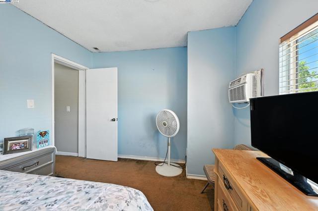 10293 Covina Pl, San Diego CA: https://media.crmls.org/mediaz/afb6cdab-8e24-4640-aec7-29d6021aa659.jpg