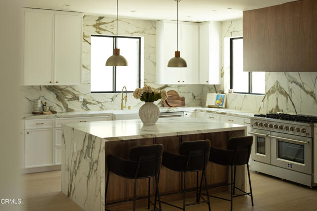 4245 W 62nd Street, Los Angeles CA: https://media.crmls.org/mediaz/afb70249-e0cd-4f23-8bc0-395a1414c604.jpg