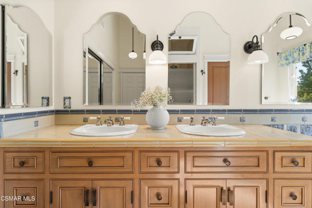 2008 Goldenrod Court, Westlake Village CA: https://media.crmls.org/mediaz/afb70892-82fd-4277-9524-79ca54a75220.jpg