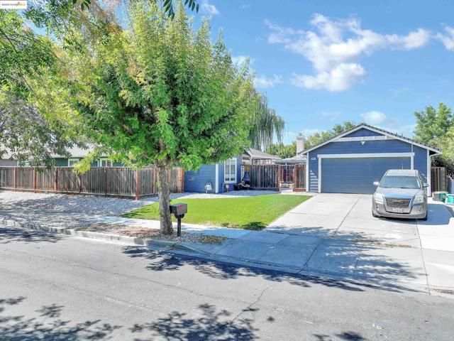 3061 Browning Ct, Brentwood CA: https://media.crmls.org/mediaz/afb75064-1f47-4e24-8555-007ce345a1a1.jpg