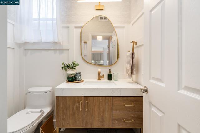 84 Plumeria Ct, Danville CA: https://media.crmls.org/mediaz/afb76f4f-5b13-4c96-8701-77244c675498.jpg