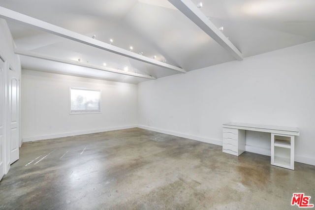 1100 N Ontario Street, Burbank CA: https://media.crmls.org/mediaz/afb771db-f7ce-4b14-95cd-de9563edafa2.jpg