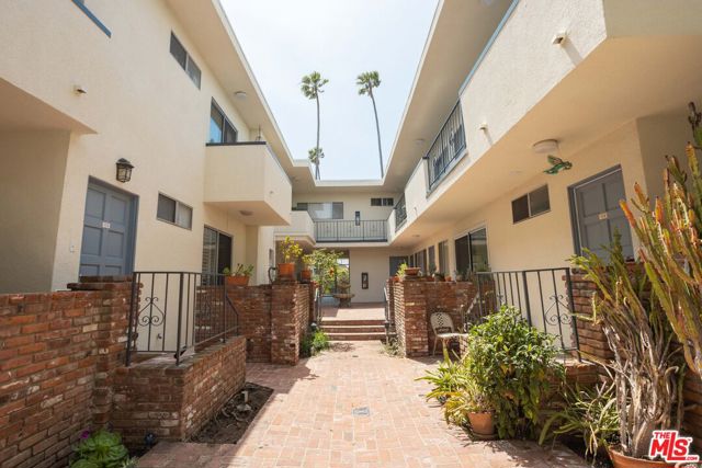 1021 5th Street, 202 photo 2