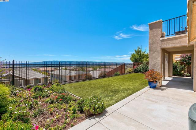 2528 AMANTEA WAY, Dublin CA: https://media.crmls.org/mediaz/afb7dcb9-8252-493b-9bd6-adbc5bb96c72.jpg