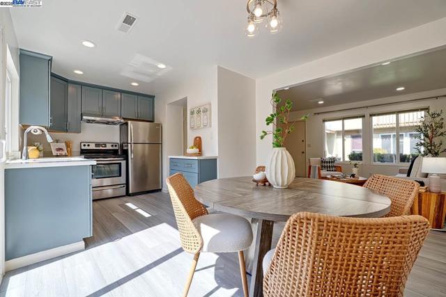 4654 Balboa Way, Fremont CA: https://media.crmls.org/mediaz/afb829d7-8f47-44f6-b917-2e3f9c478df1.jpg