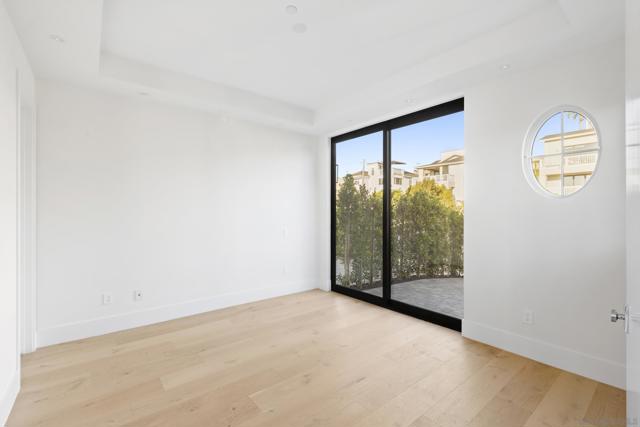 Image 4 of 27 For 7214 Fay Ave