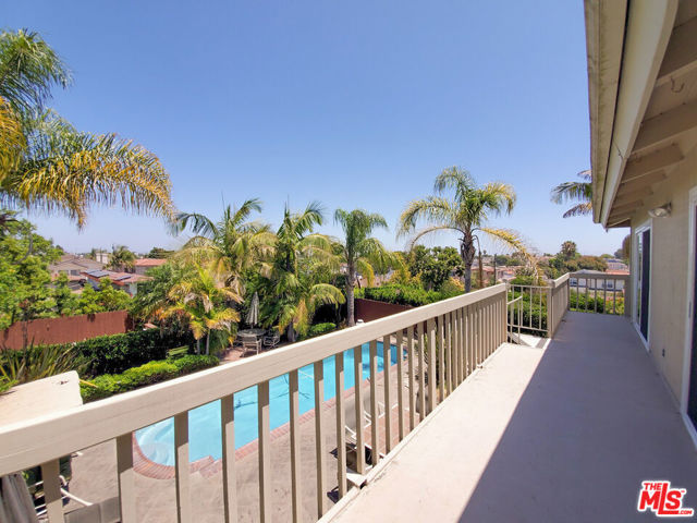 1643 5th Street, Manhattan Beach, California 90266, 4 Bedrooms Bedrooms, ,2 BathroomsBathrooms,Single Family Residence,For Sale,5th,24430795