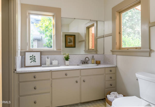 676 S Madison Avenue, Pasadena CA: https://media.crmls.org/mediaz/afb9cc4c-288d-490a-82ca-48236fb6d3ba.jpg