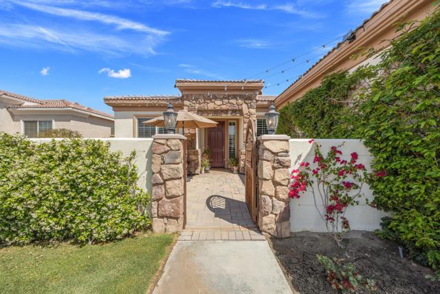 79976 Castille Drive, La Quinta CA: https://media.crmls.org/mediaz/afb9dd83-8c3c-4a70-851a-08ad4dfc4232.jpg