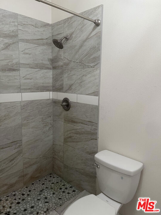 1414 N Las Palmas Avenue, Los Angeles CA: https://media.crmls.org/mediaz/afb9e031-5485-47b9-bd00-a6ec8ad02e75.jpg