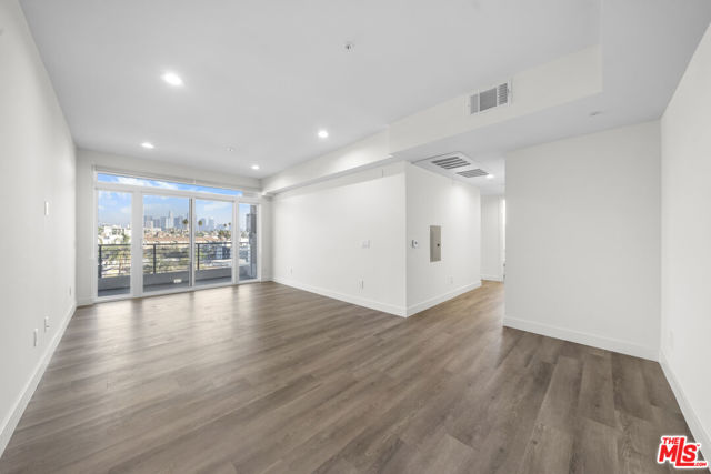 900 S Kenmore Avenue, Los Angeles CA: https://media.crmls.org/mediaz/afbab3b6-5d7c-43f1-bda4-ad7df797075d.jpg