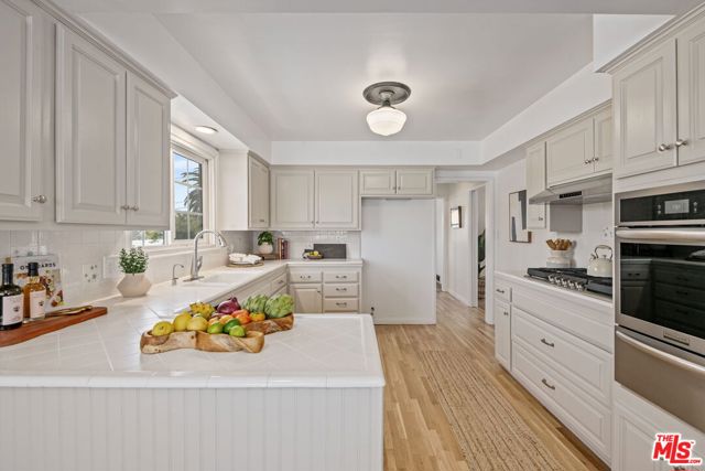3228 Sagamore Way, Los Angeles CA: https://media.crmls.org/mediaz/afbaf3d4-eb76-40f8-837a-e7850dbdc491.jpg