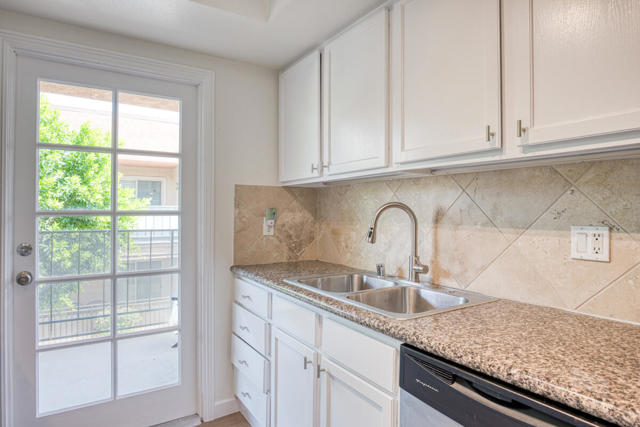 400 N Sunrise Way, Palm Springs CA: https://media.crmls.org/mediaz/afbb0557-4ebe-497a-ab29-493db1dd3c17.jpg