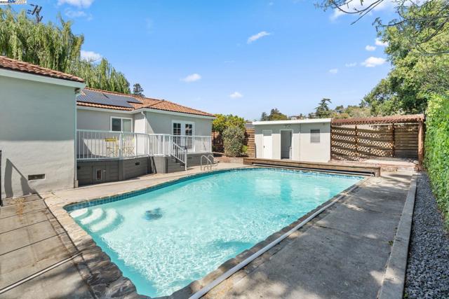 955 Maud Ave, San Leandro CA: https://media.crmls.org/mediaz/afbb69b8-360b-41cc-8ce2-4b4cc6a7451e.jpg
