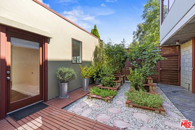 2222 Bancroft Avenue, Los Angeles CA: https://media.crmls.org/mediaz/afbb824e-b57d-4de6-8081-27a5d5d877cc.jpg