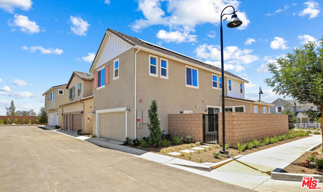 13889 Bell Way, Fontana CA: https://media.crmls.org/mediaz/afbbb0fe-068e-4710-9ed2-729ca6cccda0.jpg