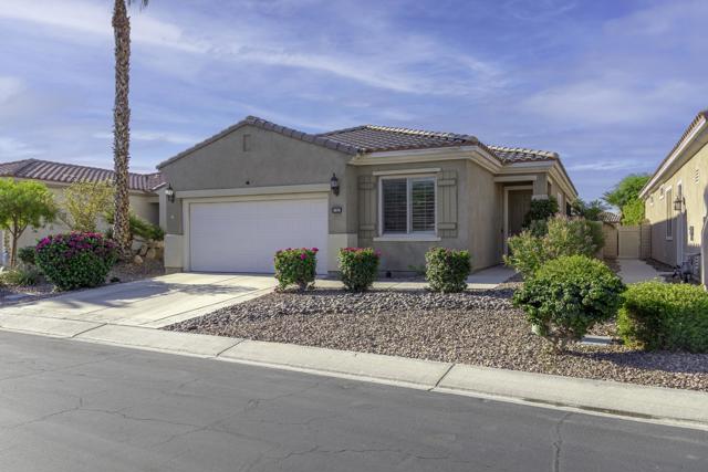 81907 Avenida Bahia, Indio CA: https://media.crmls.org/mediaz/afbbc7d5-c56d-4167-a7ee-438dc6c81df7.jpg