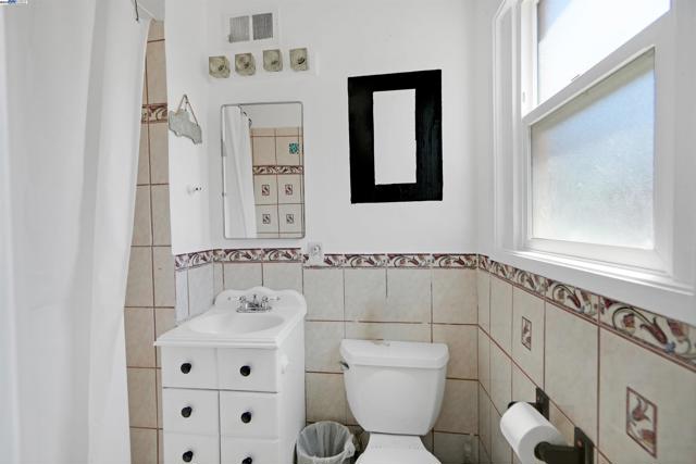26361 Huntwood Aave, Hayward CA: https://media.crmls.org/mediaz/afbbd6da-e8ca-4892-85af-7b9811d160b8.jpg