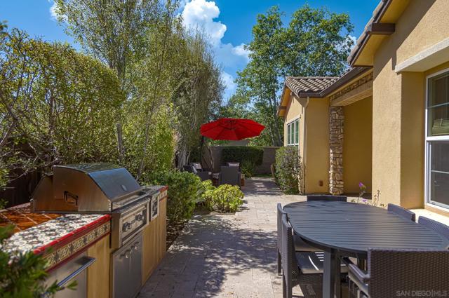 7152 Sitio Corazon, Carlsbad CA: https://media.crmls.org/mediaz/afbbe123-7b25-4198-939a-9fb1a69e563f.jpg
