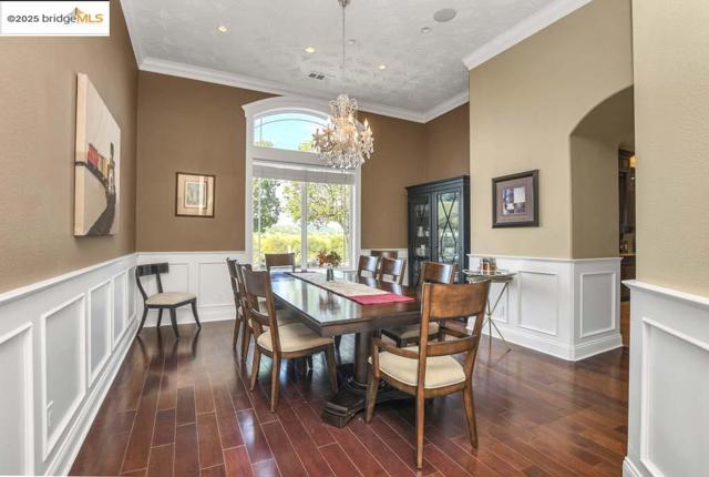 9050 Deer Valley Rd, Brentwood CA: https://media.crmls.org/mediaz/afbc4fa7-47c7-419f-9db6-1ed439877242.jpg