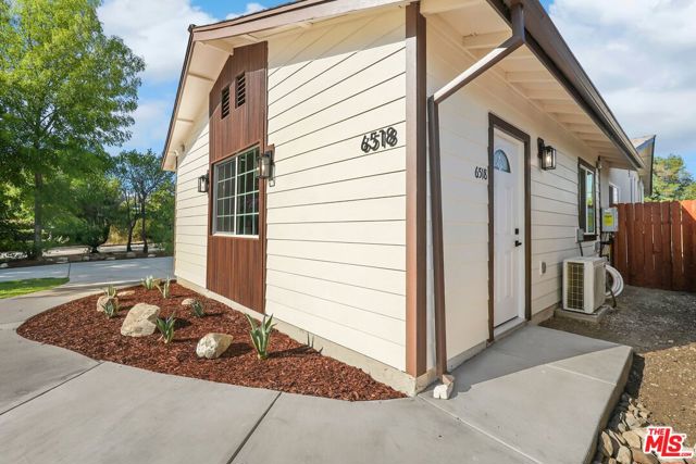 6520 Debs Avenue, West Hills CA: https://media.crmls.org/mediaz/afbc6178-326c-4e11-87d3-a1a3c4088f68.jpg