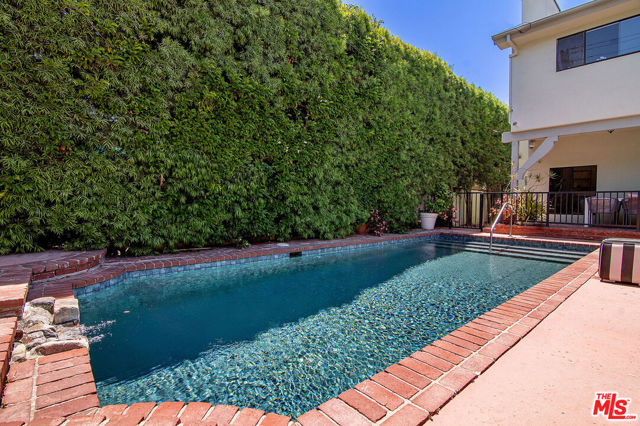 745 25th Street, Santa Monica CA: https://media.crmls.org/mediaz/afbd67ba-c068-4d32-a5e3-cdba1760948e.jpg