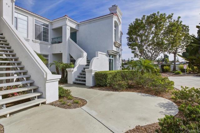 3315 Genoa Way, Oceanside CA: https://media.crmls.org/mediaz/afbe382e-b6bd-477d-83c6-c80e47ca280d.jpg